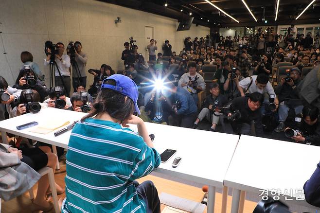 기자회견 중인 민희진 어도어 대표. 이준헌 기자