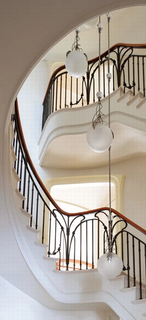 마크 엘리슨이 만든 복잡하면서도 정교한 형태의 계단은 뉴욕 상류층 저택의 필수 인테리어로 자리 잡았다. 더뉴요커