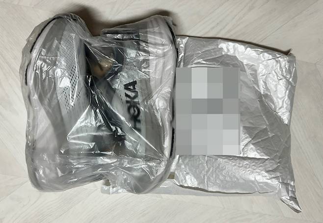 알리에서 구매한 모조품. 알리 측은 이 사진을 보자마자 즉시 환불을 약속했다.