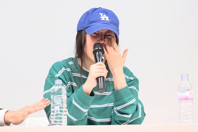 하이브 산하 레이블 어도어 민희진 대표가 25일 오후 서울 강남구 한국컨퍼런스센터에서 진행된 긴급 기자회견에서 눈물을 보이고 있다. 김규빈 기자 2024.04.25