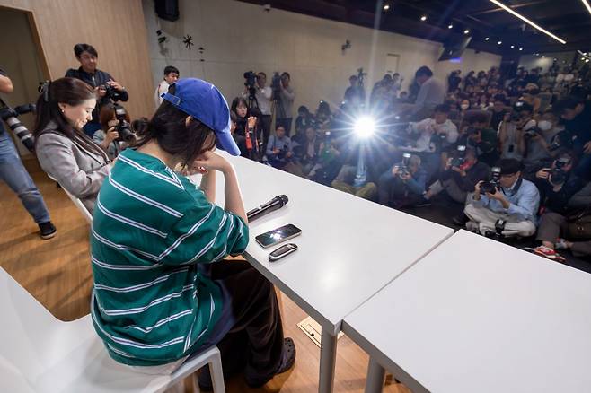 민희진 어도어 대표가 25일 오후 서울 서초구 한국컨퍼런스센터에서 열린 입장 발표 기자회견에 참석해 있다. ⓒ연합뉴스