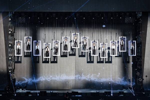 27일 서울 월드컵경기장에서 앙코르 투어 ‘세븐틴 투어 ‘팔로우’ 어게인 투 서울’(‘SEVENTEEN TOUR ‘FOLLOW’ AGAIN TO SEOUL’)의 막이 화려하게 올렸다. / 사진 = 플레디스