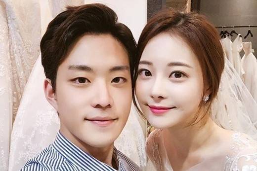 유튜버 아옳이(본명 김민영‧33)와 전 남편인 카레이서 서주원(30). [김민영 인스타그램]