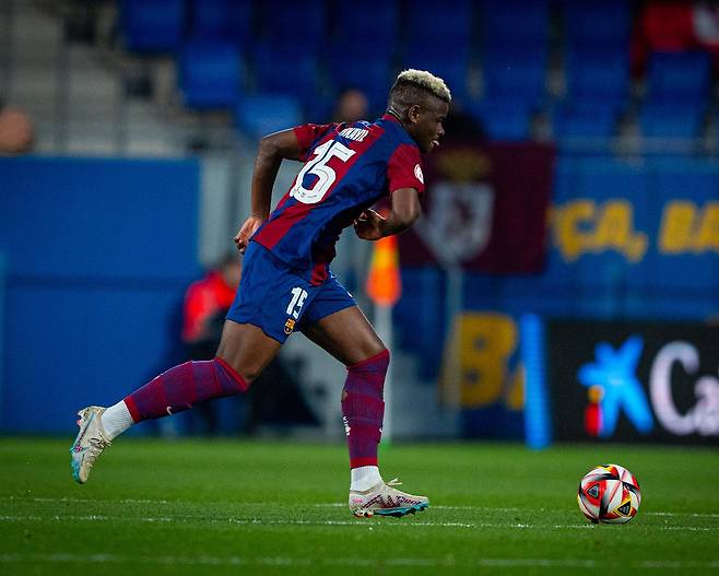 스카이스포츠 독일이 27일(한국시간) 바이에른 뮌헨이 바르셀로나 아틀레틱(B팀) 수비수 미카일 파예를 지속해서 관찰하고 있다고 전했다.&nbsp;파예는 이미 토트넘 홋스퍼를 비롯해 여러 유럽 빅클럽들이 스카우트 중인 센터백 대형 유망주다. 바르셀로나 아틀레틱