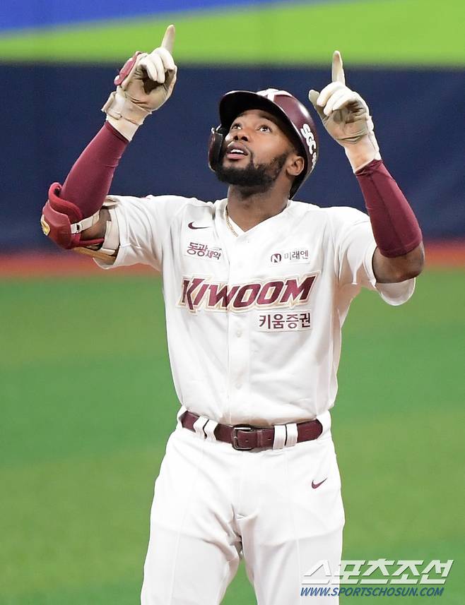 28일 서울 고척스카이돔에서 열린 삼성과 키움의 경기. 1회말 무사 1루 도슨이 1타점 2루타를 친 후 기뻐하고 있다. 고척=정재근 기자 cjg@sportschosun.com/2024.4.28/