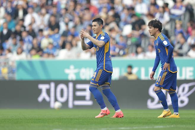 울산문수축구경기장/ K리그1/ 울산HDFC vs 제주유나이티드/ 울산 이동경 득점/ 골 세레머니/ 사진 김정수