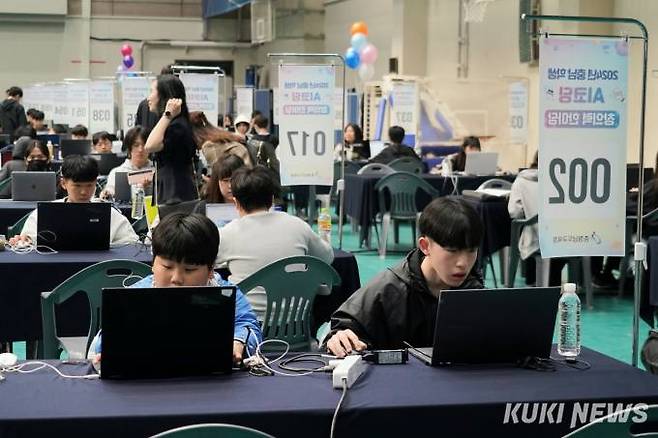 충남교육청은 27일 선문대학교 체육관에서 ‘2024 충남 학생 인공지능(AI)코딩 창의력 한마당’을 개최했다.