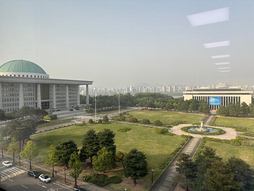 국회 의원회관 804호 박병석 민주당 의원의 사무실에서 바라본 풍경. 구정근 기자