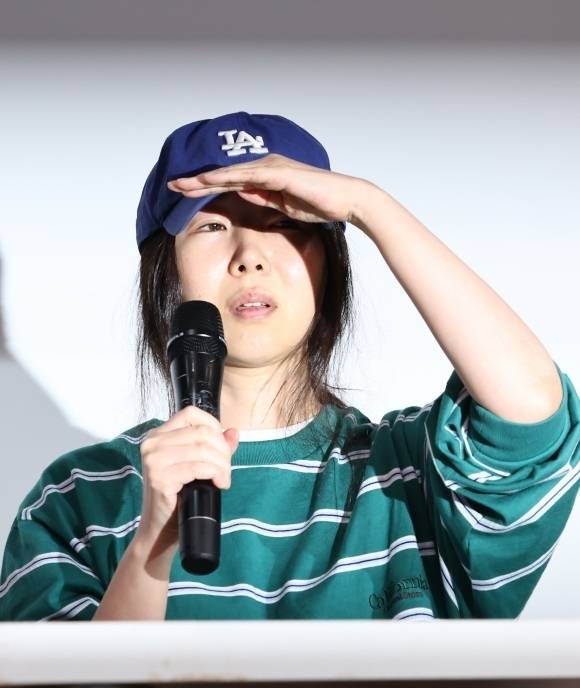 민희진 어도어 대표가 25일 서울 서초구 한국컨퍼런스센터에서 긴급 기자회견을 열고 하이브 측의 업무상 배임 주장에 대해 전면 반박하고 있다. 연합뉴스