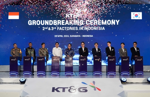 KT&G는 방경만 사장이 인도네시아 2·3공장 착공식과 아태본부방문으로 글로벌 현장경영에 나섰다고 28일 밝혔다.