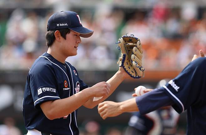 ▲ 두산 베어스 김택연이 데뷔 첫 승을 신고했다. ⓒ 두산 베어스