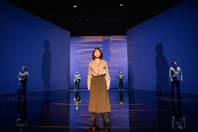 연극 ‘아들에게’ 공연 사진. (사진=한국문화예술위원회)