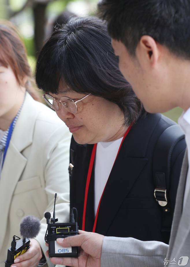 유재은 국방부 법무관리관이 29일 오전 '해병대 채 상병 사망사건 수사 외압 의혹' 관련 소환조사를 받기위해 경기 과천시 고위공직자범죄수사처(공수처)에 출석하고 있다. 2024.4.29/뉴스1 ⓒ News1 김영운 기자