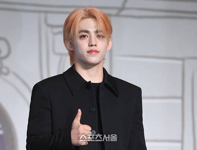 세븐틴 에스쿱스가 29일 콘래드 서울 호텔에서 그간 9년 활동을 정리한 베스트 앨범 ‘세븐틴 이즈 라이트 히어(17 IS RIGHT HERE)’ 발매 기념 글로벌 기자간담회에서 포토타임을 갖고 있다. 2024. 4. 29.최승섭기자 thunder@sportsseoul.com