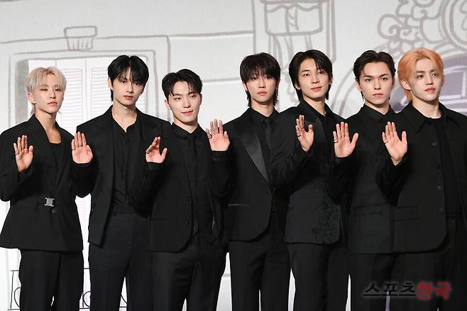 '17 IS RIGHT HERE'(세븐틴 이즈 라잇 히어) 발매 기념 글로벌 기자간담회에 참석한 그룹 세븐틴. ⓒ이혜영 기자 lhy@hankooki.com