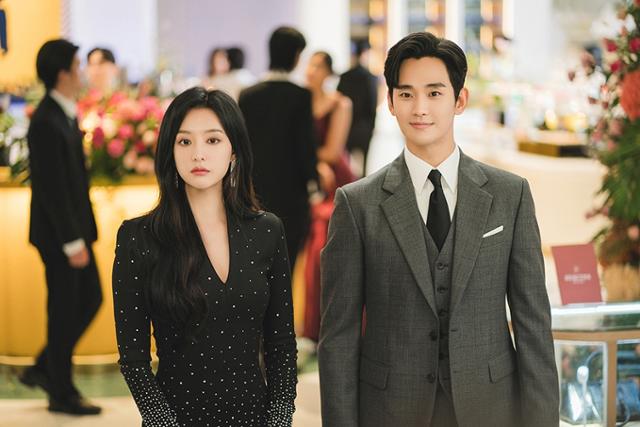 '눈물의 여왕'이 '사랑의 불시착'을 꺾고 tvN 역대 시청률 1위를 기록했다. tvN 제공