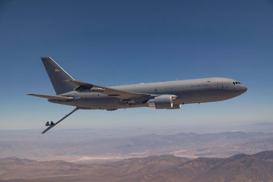 최근 보잉 방산부문 수익 악화의 요인으로 꼽힌 KC-46A 급유기. 출처 보잉