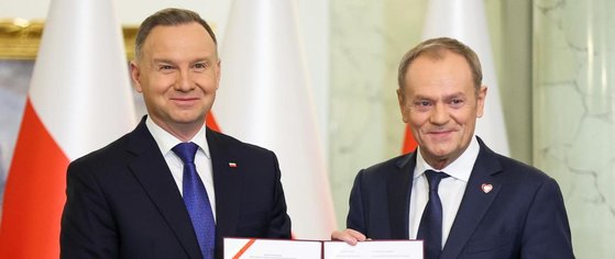 종종 갈등을 겪고 있는 폴란드의 안제이 두다 대통령(좌)과 도날트 두스크 총리(우). 폴란드 정부