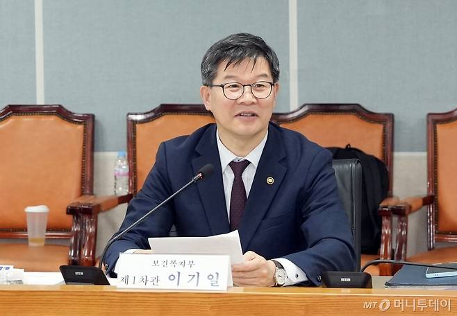 [전주=뉴시스] 김얼 기자 = 이기일 보건복지부 제1차관이 25일 전북 전주시 국민연금공단 본부에서 열린 연금개혁 관련 간담회에 참석해 발언하고 있다. 2024.04.25. /사진=김얼