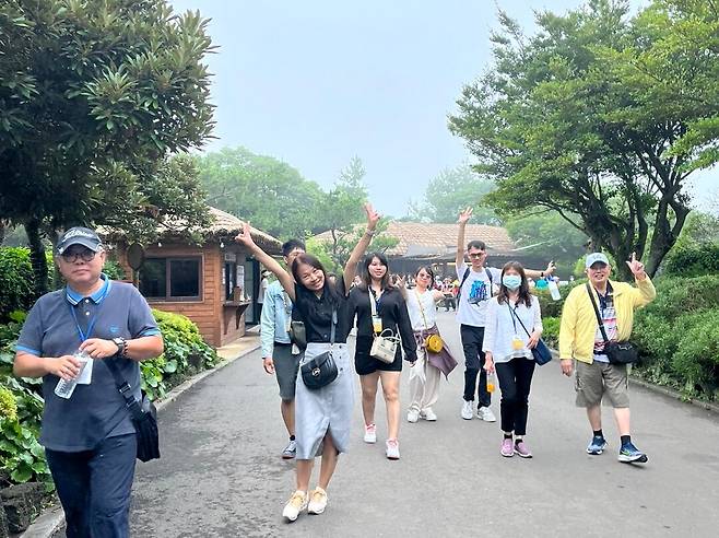 최근 제주의 정취를 즐기고 있는 대만인 여행객들