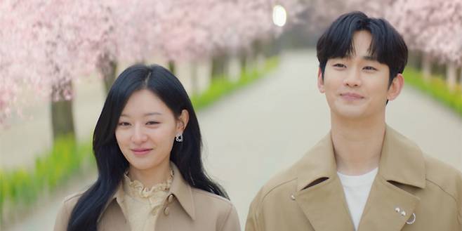 해피 엔딩으로 막을 내린 tvN ‘눈물의 여왕’ 마지막회가 시청률 24.9%(닐슨코리아 기준)를 기록하면서 tvN 역대 드라마 시청률 1위에 등극했다. tvN 제공