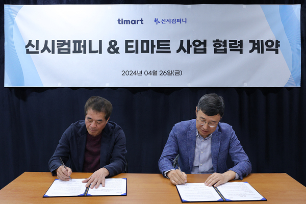 ▲(좌측부터)주식회사 티마트 윤시영 대표, 신시컴퍼니 박명성 예술감독