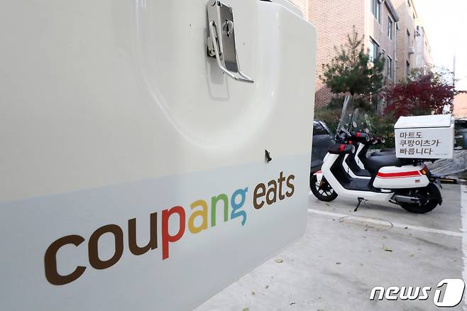 서울 시내 쿠팡이츠 사무실에 오토바이가 주차돼 있다./뉴스1 ⓒ News1 조태형 기자