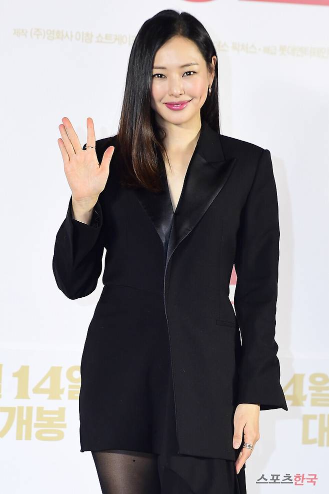 영화 '킬링 로맨스' 제작보고회에 참석한 배우 이하늬. ⓒ이혜영 기자 lhy@hankooki.com