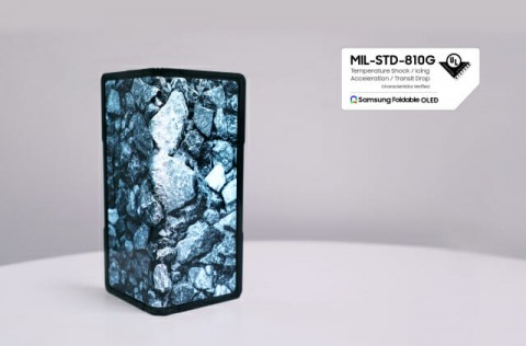 밀스펙 폴더블 패널을 사용한 시제품 / 출처: 삼성디스플레이