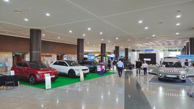30일 제주 서귀포시 중문 ICC에서 열린 제11회 국제e모빌리티엑스포 전시장 모습. 한국자동차기자협회 제공