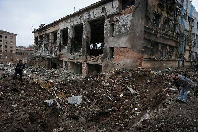 우크라이나 하르키우 중심지가 지난 1월2일 러시아의 미사일 공격으로 심하게 파괴됐다. 로이터연합뉴스