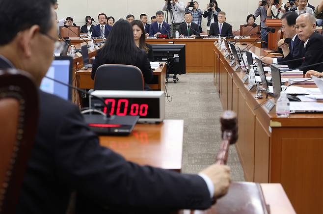 The parliamentary pension reform committee holds a meeting at the National Assembly in Seoul on Tuesday. (Yonhap)