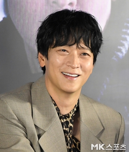 강동원은 남다른 패션 감각을 선보이며 등장, 흑미남의 면모를 드러냈다. / 사진 = 천정환 기자