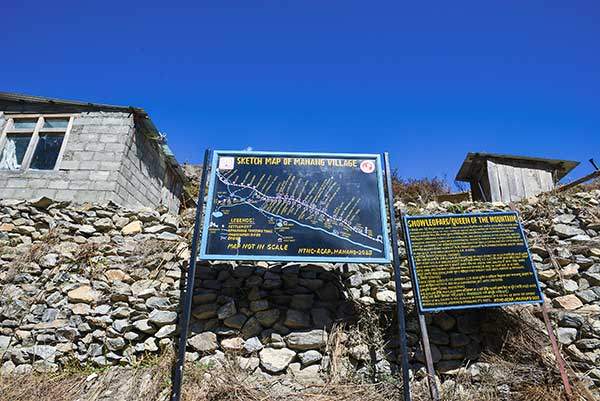해발 3,600m의 마낭. 차도는 여기에서 끝나며, 이후에는 도보로만 이동이 가능하다