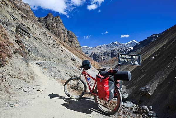 엽서에서나 볼 법한 화려한 풍경이 곳곳에서 드러나, 혼자 가는 길이 지루하지 않았다.