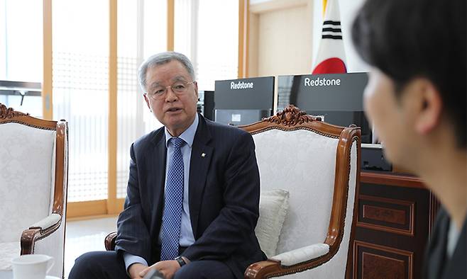 한시준 독립기념관장이 29일 충남 천안 독립기념관에서 진행된 인터뷰에서 답변을 하고 있다. 독립기념관 제공