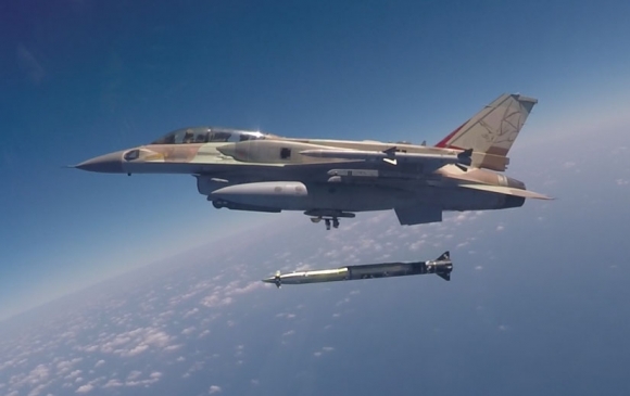 이스라엘 공군 F-16 전투기에서 투하되는 램페이지 공대지 미사일. 출처 IAI