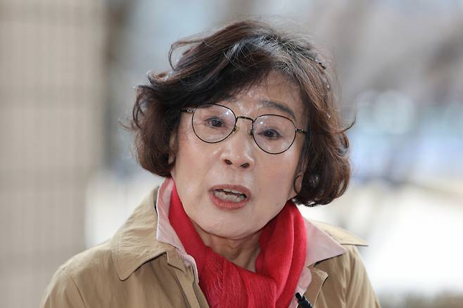 유시춘 한국교육방송공사(EBS) 이사장이 3월26일 오전 정부과천청사 방송통신위원회에서 열린 EBS 이사장 해임 관련 청문에 출석하기에 앞서 입장을 밝히고 있다. ⓒ연합뉴스