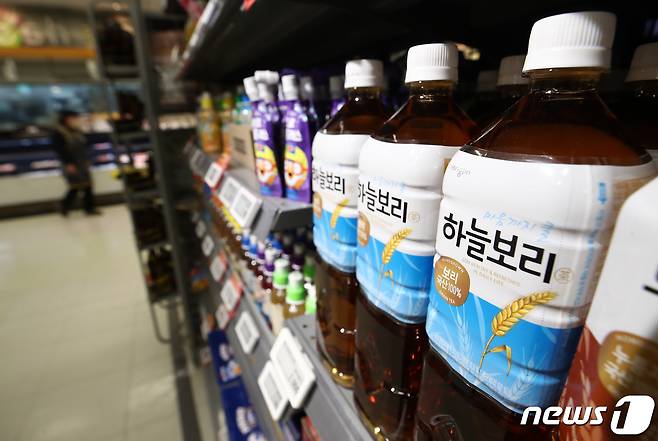 웅진식품이 다음 달부터 하늘보리를 포함한 음료들을 줄줄이 인상한다.  2023.1.26/뉴스1 ⓒ News1 김민지 기자