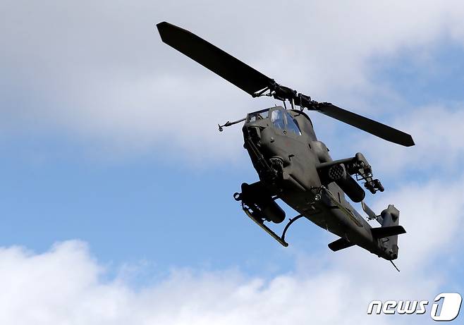 육군 코브라 헬기가 적진을 향해 기동하고 있다. 2022.9.20/뉴스1 ⓒ News1 장수영 기자
