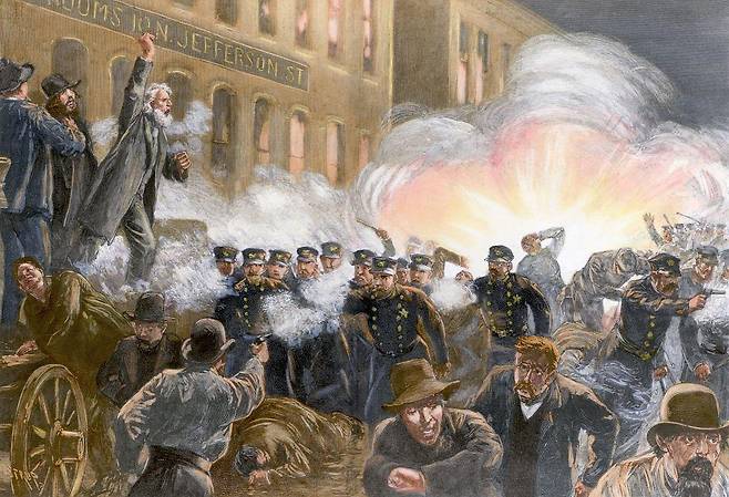 1886년 5월 4일 미국 일리노이주 헤이마켓 시위 중 벌어진 폭탄 투척 사건을 묘사한 그림