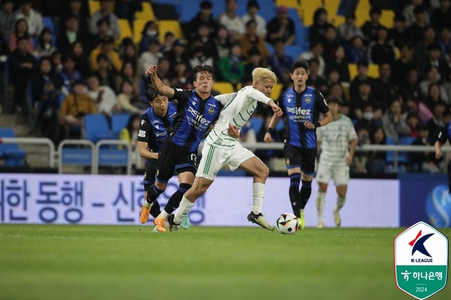 [사진= 한국프로축구연맹] 인천 유나이티드는 1일 오후 7시 인천축구전용경기장에서 열린 '하나은행 K리그1 2024' 10라운드에서 전북 현대에 3-0으로 승리했다.
