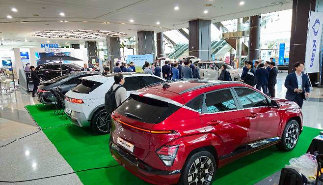 제11회 국제 e-모빌리티엑스포가 30일 제주국제컨벤션센터와 중문관광단지 일원에서 개막했다. 한국자동차기자협회 제공