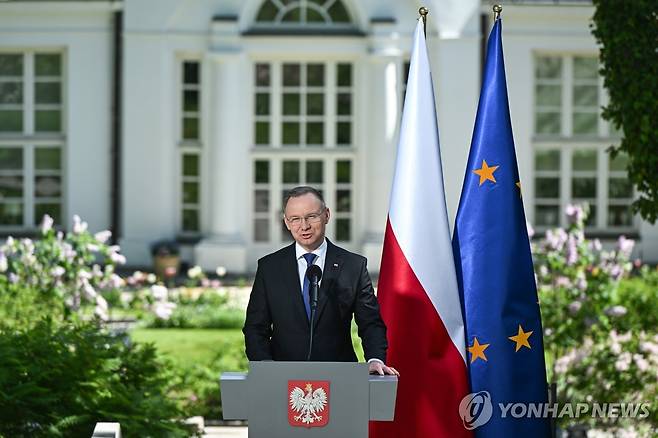 폴란드 대통령 (바르샤바 EPA=연합뉴스) 안제이 두다 폴란드 대통령이 1일(현지시간) 폴란드 바르샤바에서 연설하고 있다. 2024.5.1 photo@yna.co.kr