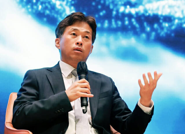 SK하이닉스 곽노정 대표이사 사장이 2일 이천 본사에서 ‘AI시대, SK하이닉스 비전과 전략’을 주제로 기자 간담회를 진행하고 있다.(사진=SK하이닉스)