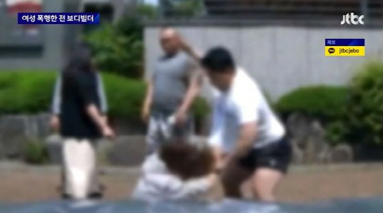 지난해 5월 20일 오전 11시쯤 인천의 한 아파트 주차장에서 전직 보디빌더가 주차 시비 끝에 30대 여성을 폭행했다.   [JTBC 뉴스 캡처]