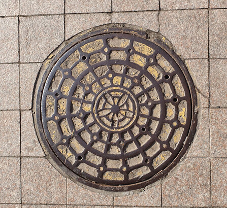 인천부 맨홀 뚜껑. 인천시립박물관 제공