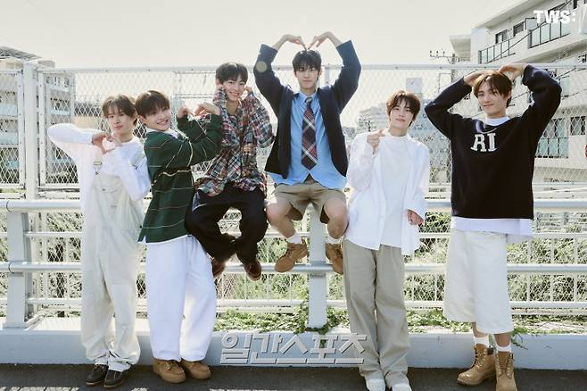 투어스. (사진=플레디스 제공)