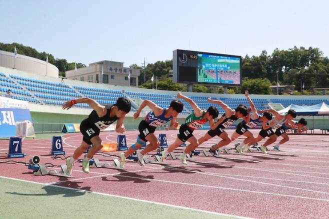 지난해 열린 '제51회 KBS배 전국육상경기대회'에 출전한 선수들의 경기 모습. 예천군