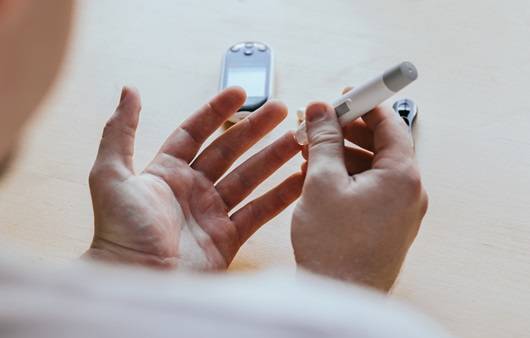 혈당을 측정했을 때 70mg/dL 이하인 경우 저혈당으로 진단한다｜출처: 게티이미지뱅크